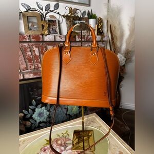 Louis Vuitton Alma PM Epi Leather Cognac w/ Strap & Lock(no key)